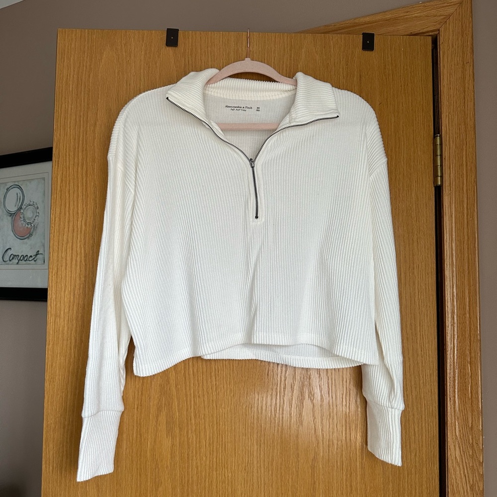 Women Abercrombie half zip size xs